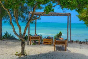Hotel Mbuyuni Beach Village