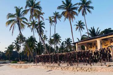 Hotel Mbuyuni Beach Village