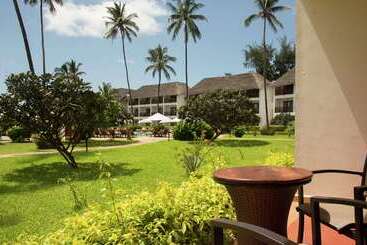 هتل Nungwi Beach Resort By Turaco