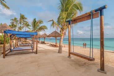 هتل Nungwi Beach Resort By Turaco