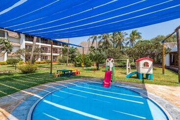 هتل Nungwi Beach Resort By Turaco