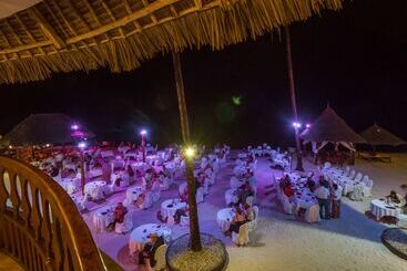 هتل Nungwi Beach Resort By Turaco