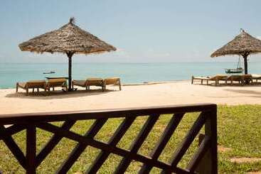 هتل Nungwi Beach Resort By Turaco