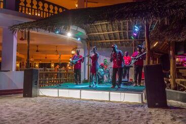 هتل Nungwi Beach Resort By Turaco