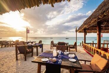 هتل Nungwi Beach Resort By Turaco