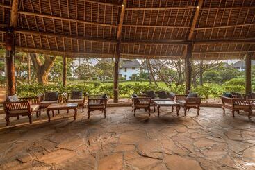 هتل Nungwi Beach Resort By Turaco
