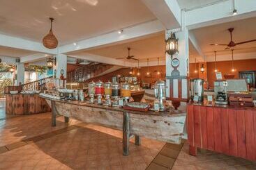 هتل Nungwi Beach Resort By Turaco