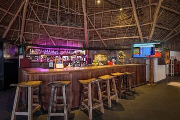 هتل Nungwi Beach Resort By Turaco