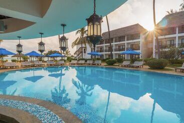 هتل Nungwi Beach Resort By Turaco