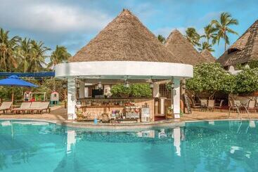 هتل Nungwi Beach Resort By Turaco