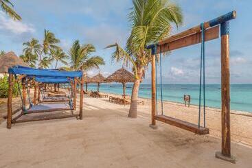 هتل Nungwi Beach Resort By Turaco