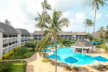 هتل Nungwi Beach Resort By Turaco