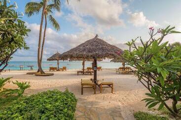 هتل Nungwi Beach Resort By Turaco