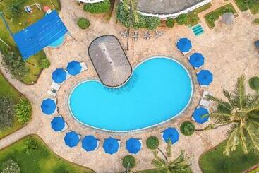 هتل Nungwi Beach Resort By Turaco