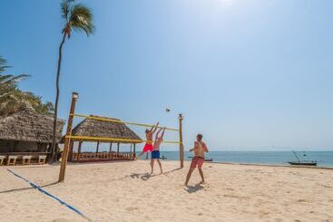 هتل Nungwi Beach Resort By Turaco
