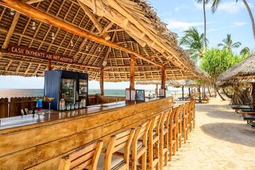 هتل Nungwi Beach Resort By Turaco