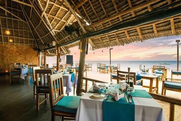 هتل Nungwi Beach Resort By Turaco