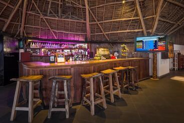 هتل Nungwi Beach Resort By Turaco