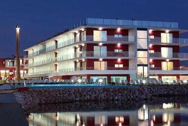 Agua Hotels Riverside