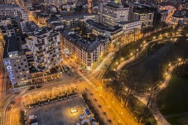 هتل Aloft Brussels Schuman