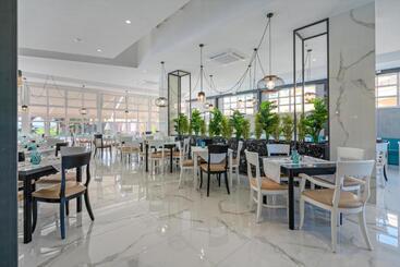 هتل Delfina Tropic Beach
