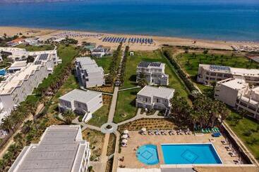 هتل Delfina Tropic Beach