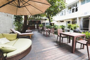 هتل Feung Nakorn Balcony Rooms And Cafe