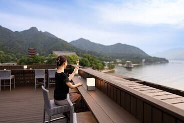 هتل Miyajima Kinsuikan