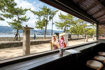 هتل Miyajima Kinsuikan
