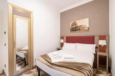 هتل The Five Oscars Inn