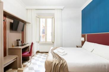 هتل The Five Oscars Inn