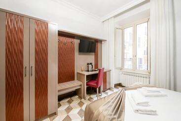 هتل The Five Oscars Inn