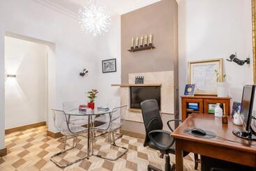 هتل The Five Oscars Inn