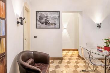 هتل The Five Oscars Inn