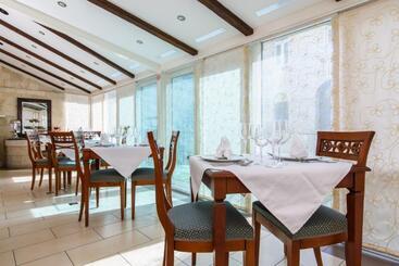 Heritage Hotel Vila Sikaa