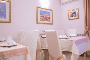 هتل Villa Midea