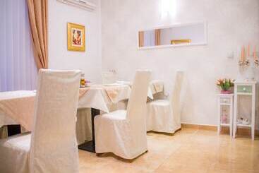 هتل Villa Midea