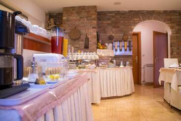 هتل Villa Midea