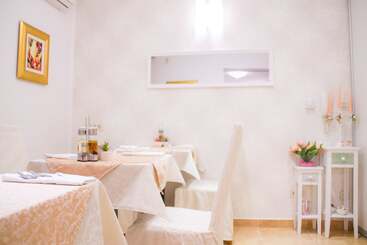 هتل Villa Midea