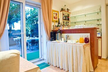 هتل Villa Midea