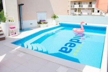 هتل Villa Midea