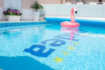 هتل Villa Midea