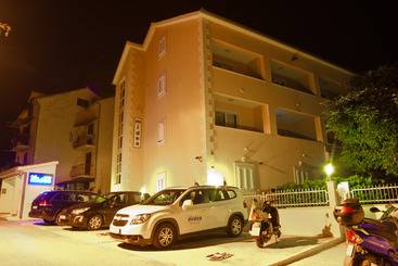 هتل Villa Midea