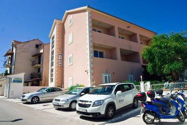 هتل Villa Midea
