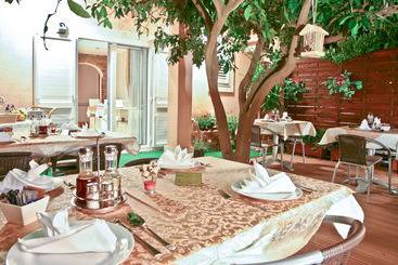 هتل Villa Midea
