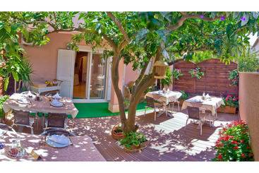 هتل Villa Midea