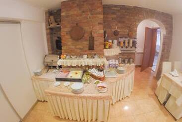 هتل Villa Midea