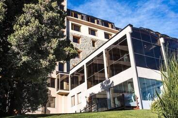 هتل Alma Del Lago Suites & Spa