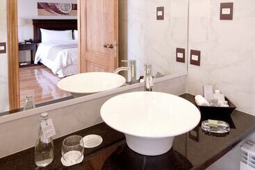 هتل Alma Del Lago Suites & Spa