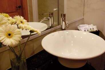 هتل Alma Del Lago Suites & Spa